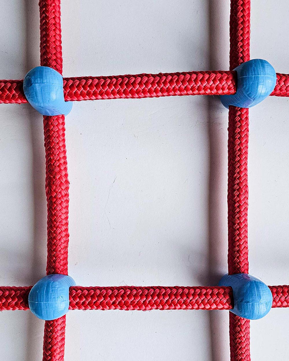 Czerwona-z-niebieskimi