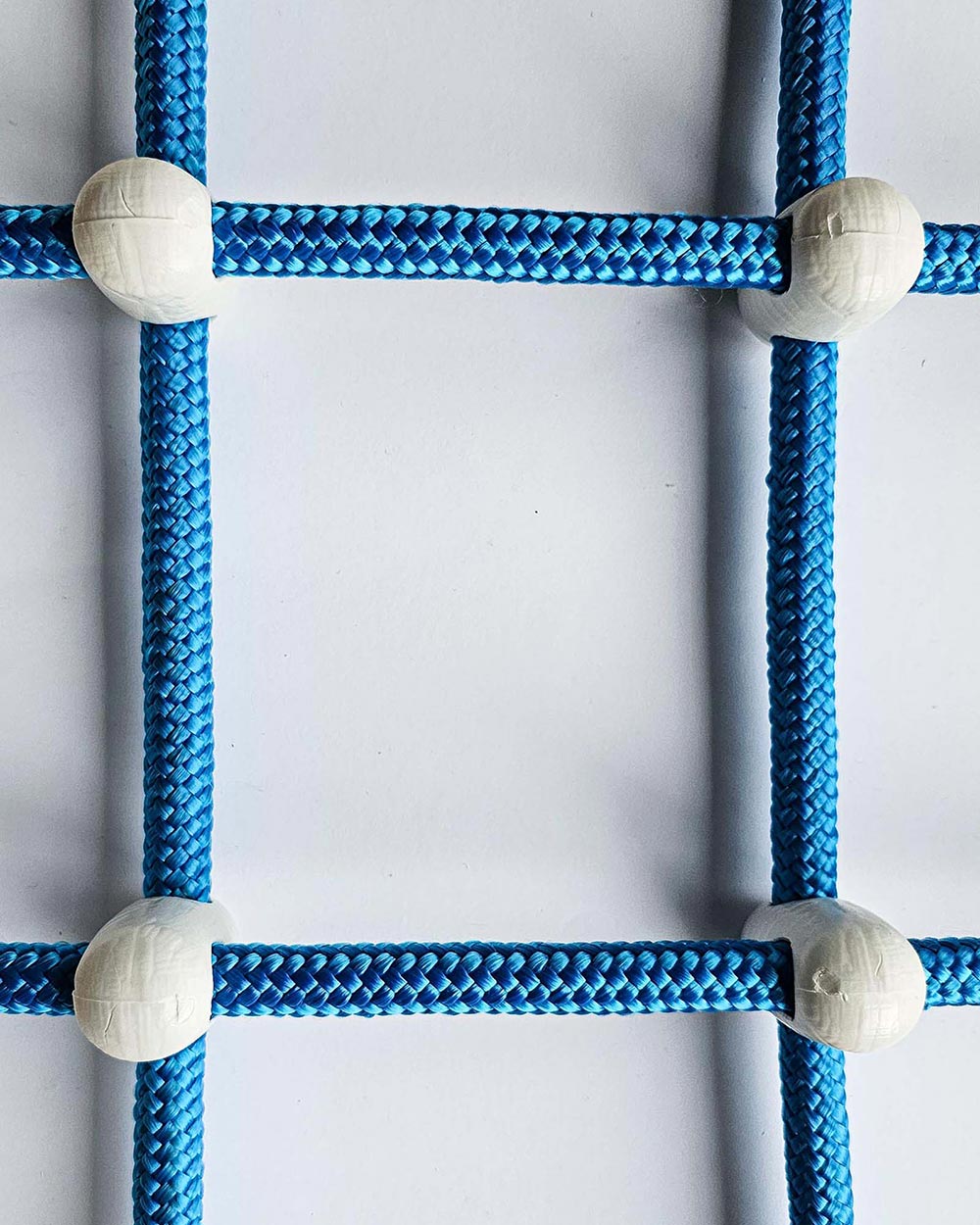 Niebieska-z-białymi